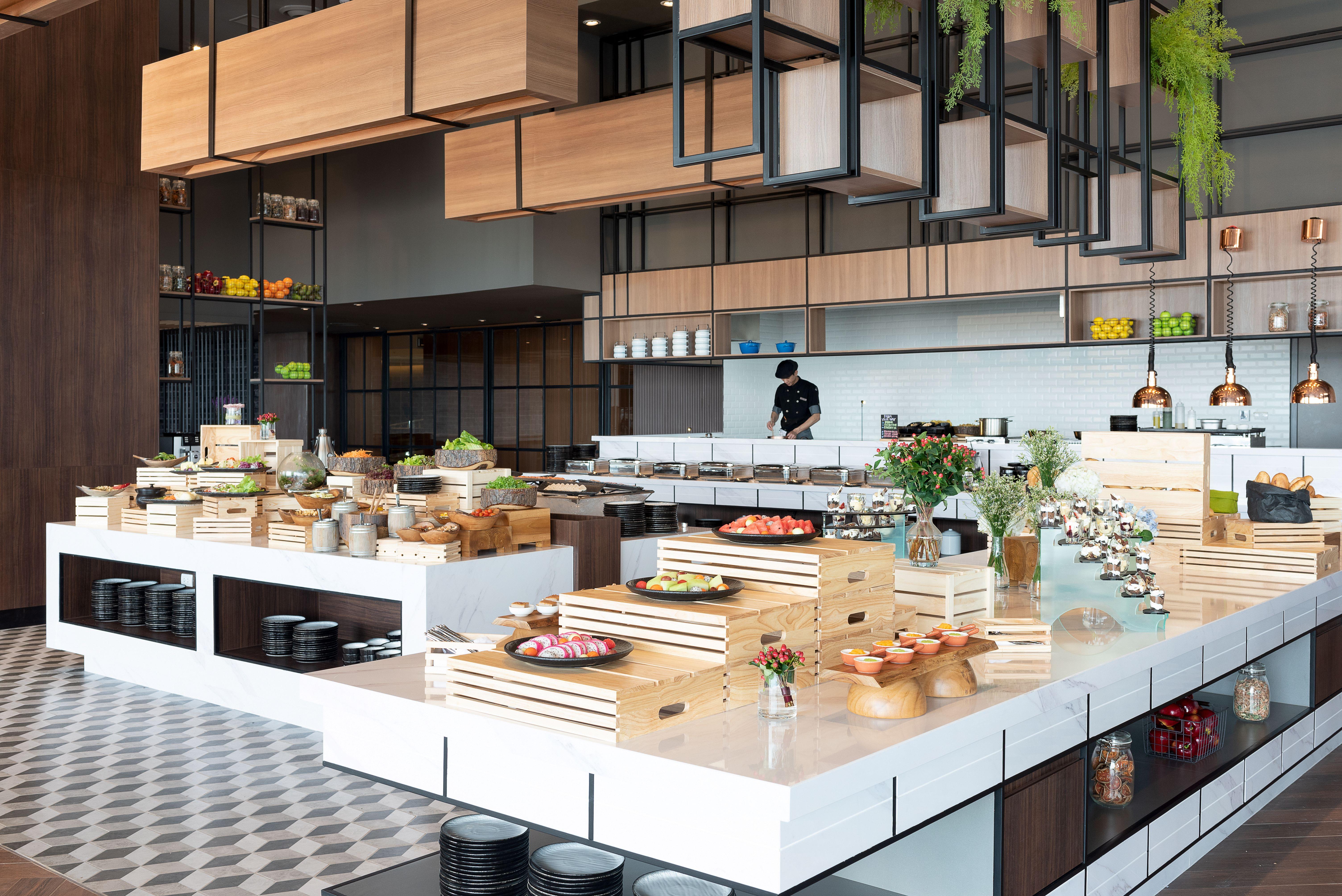Avani Sukhumvit Bangkok Hotel Zewnętrze zdjęcie The buffet at the hotel