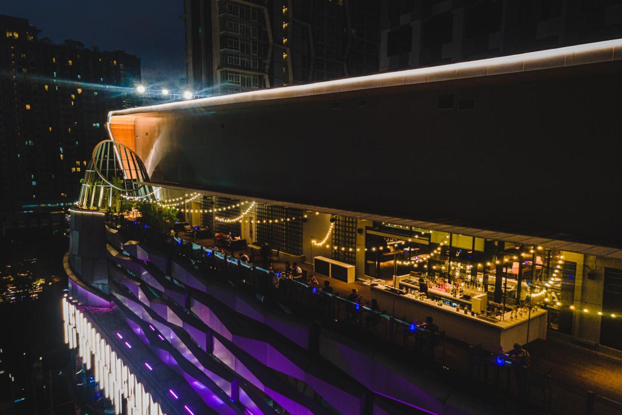 Avani Sukhumvit Bangkok Hotel Zewnętrze zdjęcie The Sky Bar at the 20th floor