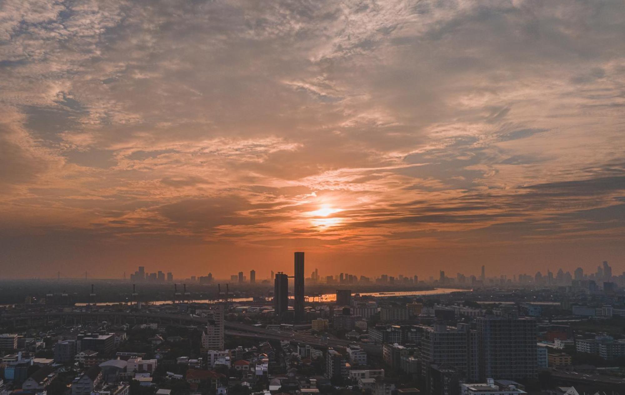 Avani Sukhumvit Bangkok Hotel Zewnętrze zdjęcie Sunset over New York City