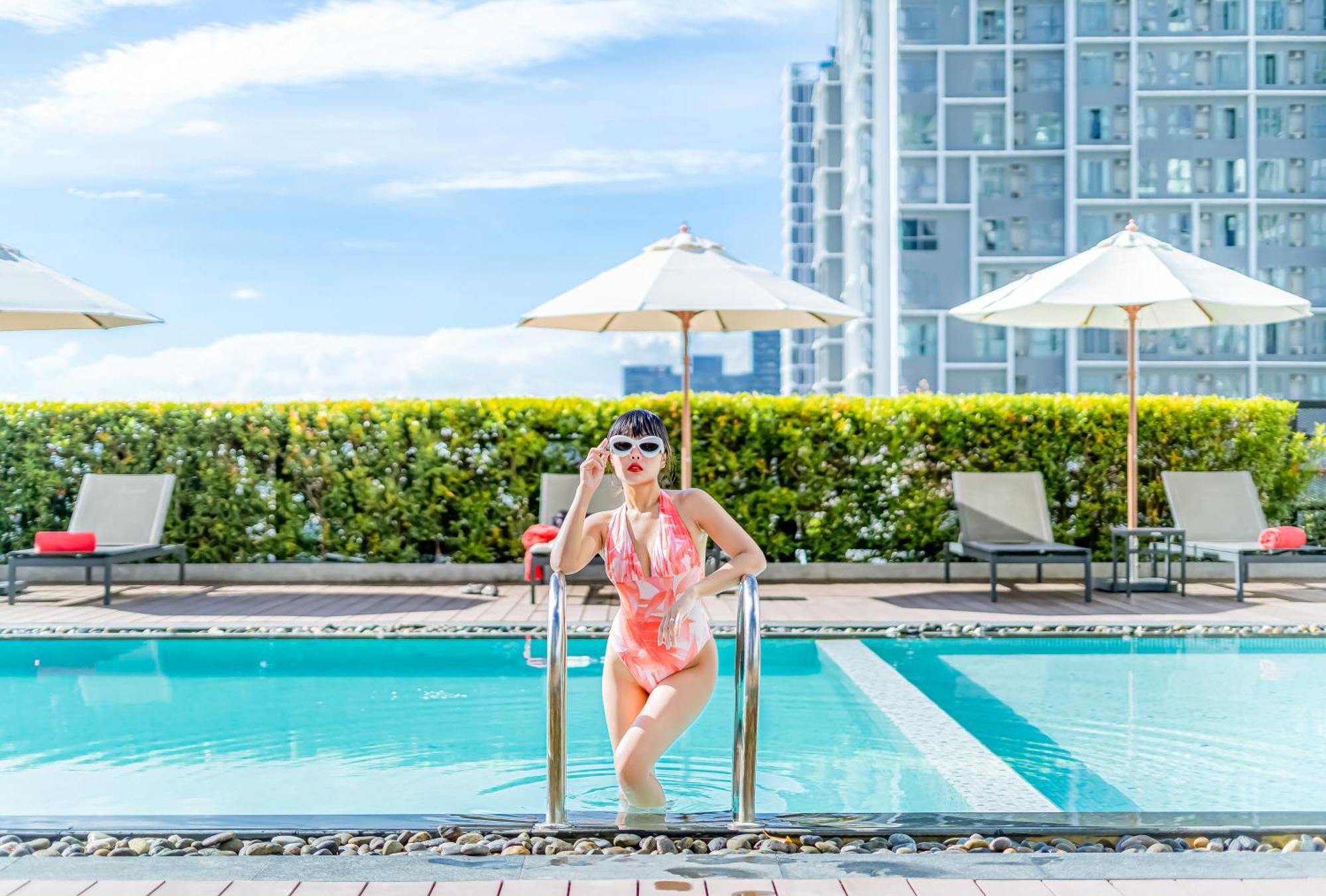 Avani Sukhumvit Bangkok Hotel Zewnętrze zdjęcie A woman in a swimsuit