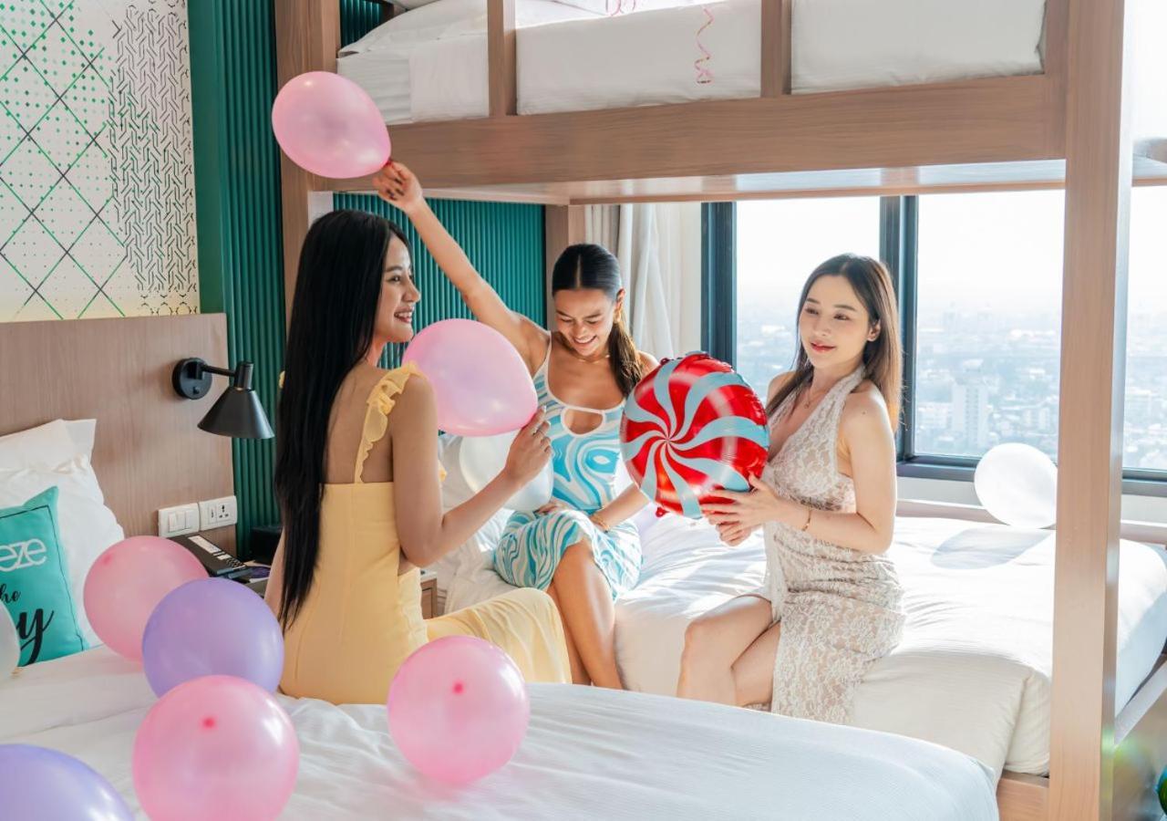 Avani Sukhumvit Bangkok Hotel Zewnętrze zdjęcie Balloons are used for party decorations